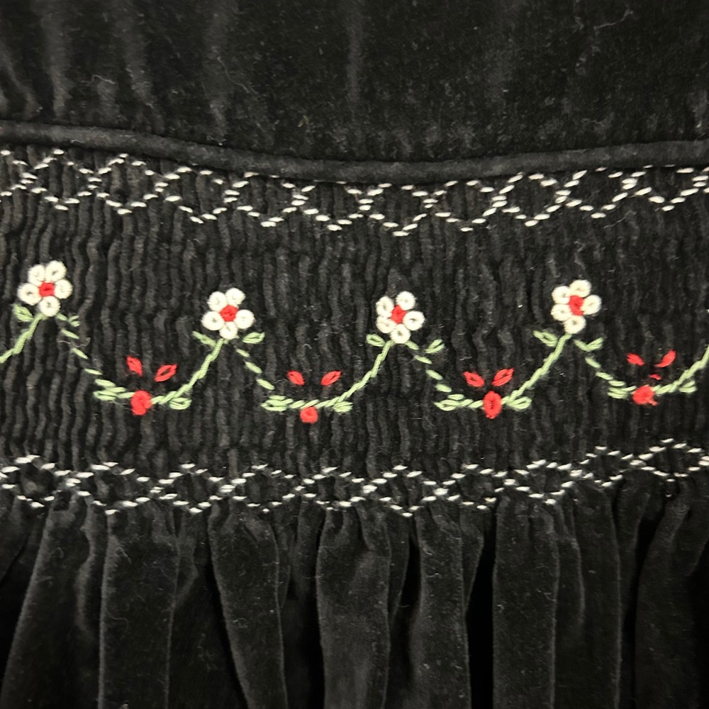 Charter Club Girls Black Velvet Smocked‎ Floral Dress Sz 6 Peter Pan Collar - Picture 3 of 10